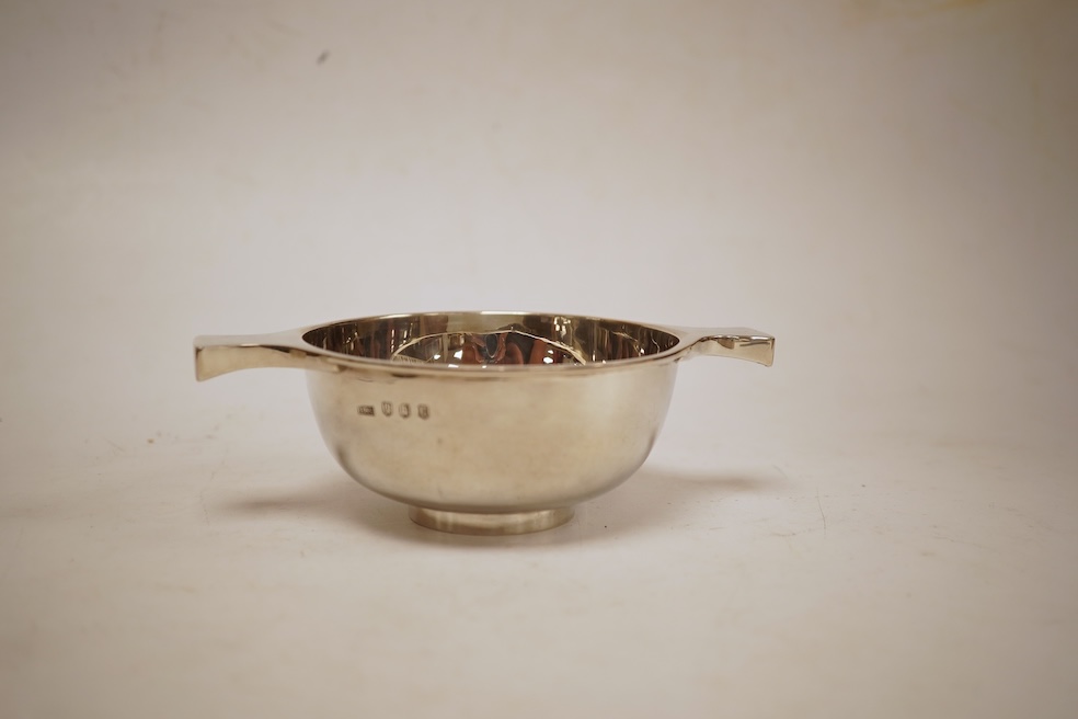 A George V Scottish silver quaich, by Brook & Son, Edinburgh, 1925, 15cm over handles, 4.2oz.